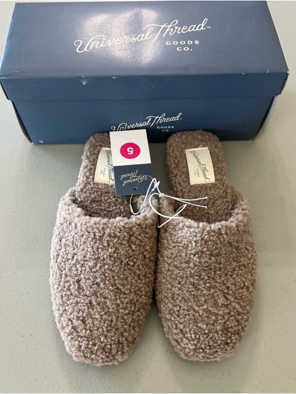 Universal Thread Cozy Sherpa Slippers in Taupe Size 5